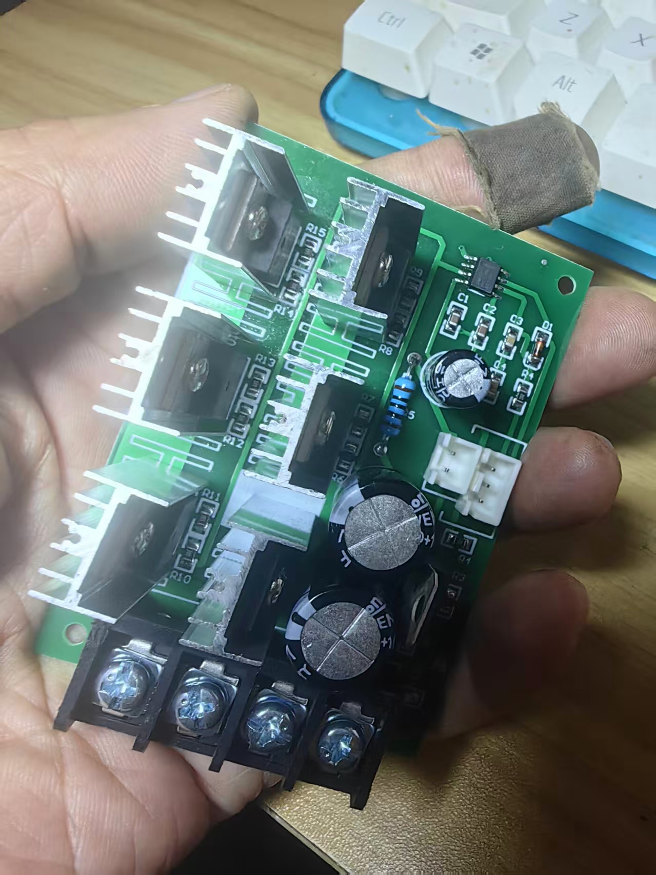 【花雕动手做】使用40A控制器与8080双马达组合风力小车