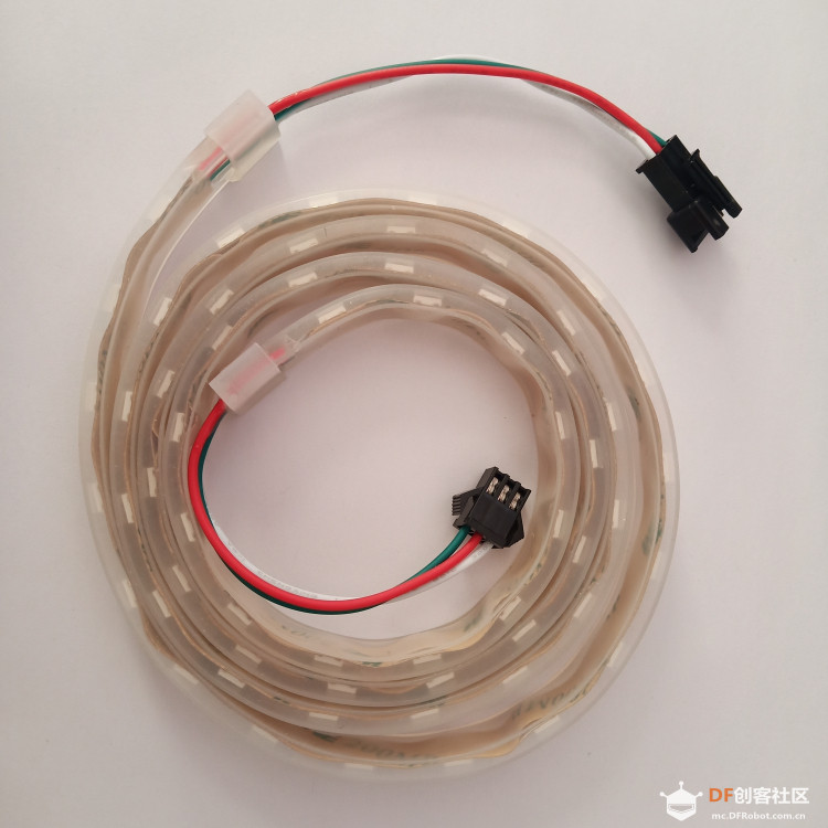 STEM教育 · 滑杆控制下灯带的不同效果（庆祝树莓派日）_image_6.webp