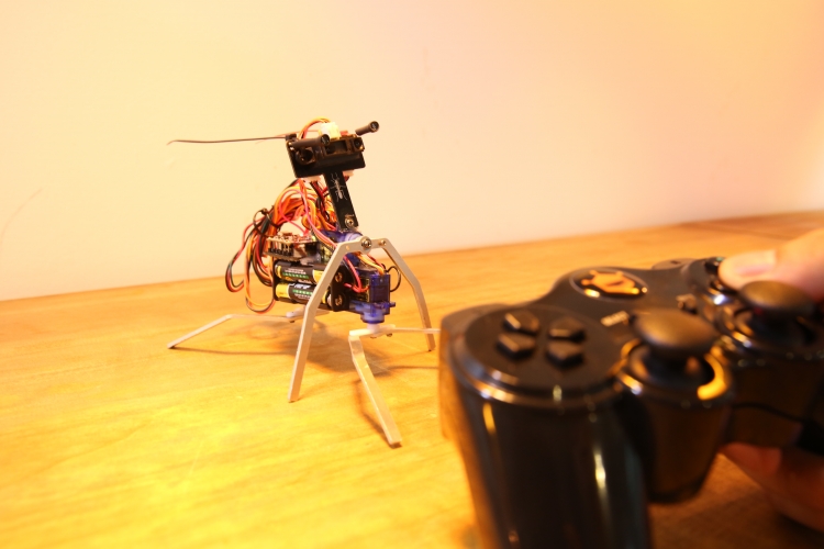 蓝牙手柄遥控虫虫机器人 · DFRobot_image_3.webp