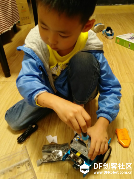 STEM教育 · mBot编程机器人：激发孩子创造力_image_21.webp