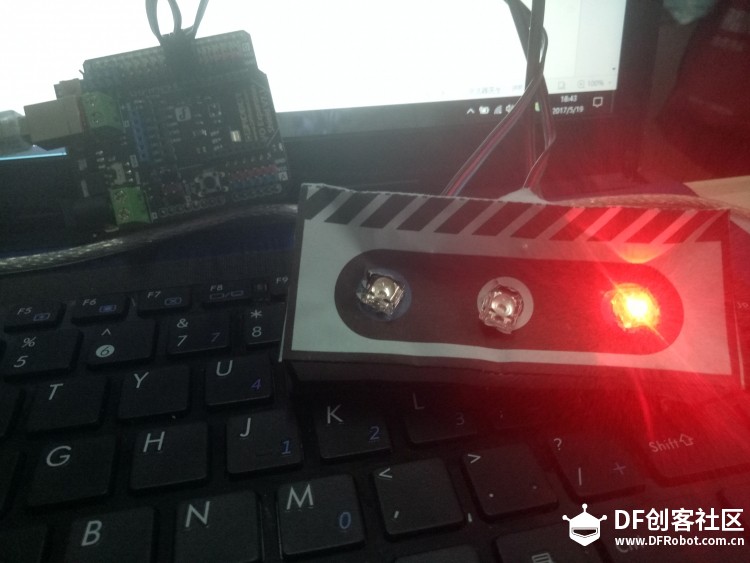 STEM教育 · 交通警示灯 - 学习科技学堂王文涛老师作品_image_9.webp