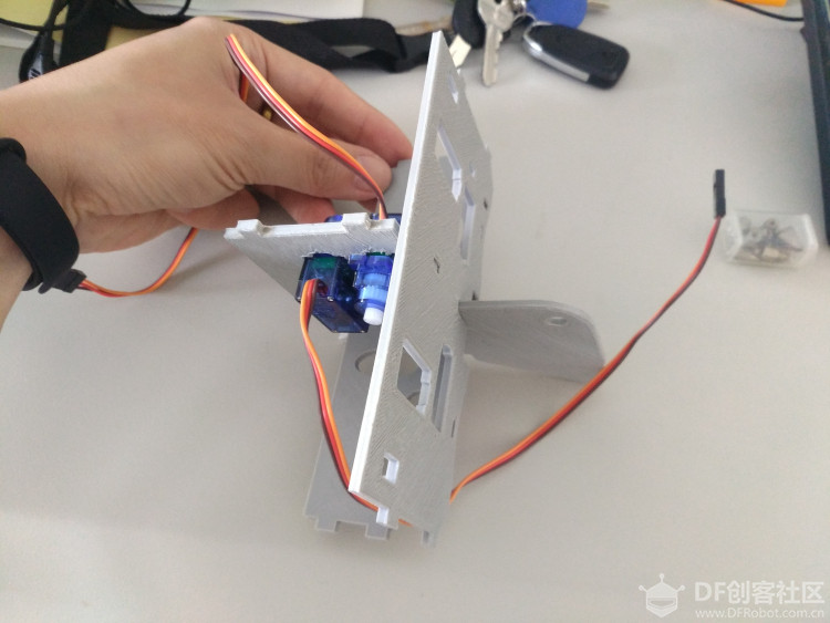STEM教育 · Fritz表情机器人：实现眨眼、动嘴、动眉毛等特效_image_12.webp