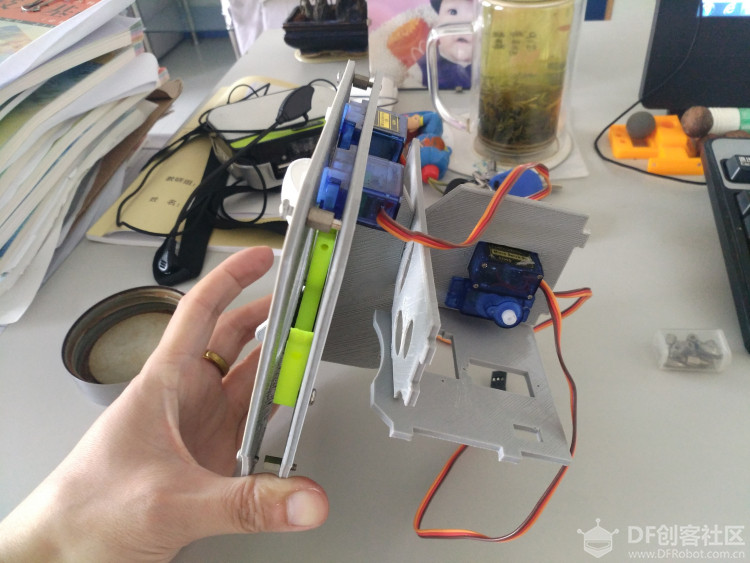 STEM教育 · Fritz表情机器人：实现眨眼、动嘴、动眉毛等特效_image_3.webp