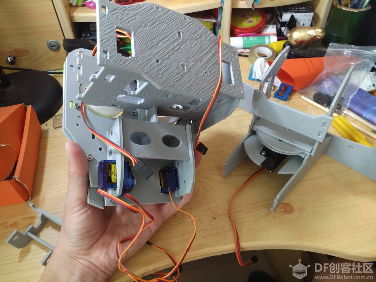 STEM教育 · Fritz表情机器人：实现眨眼、动嘴、动眉毛等特效_image_27.webp