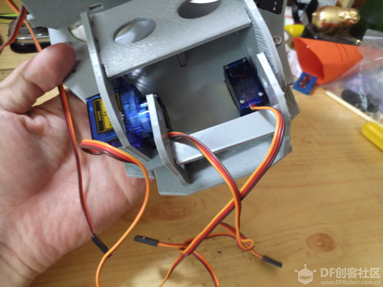 STEM教育 · Fritz表情机器人：实现眨眼、动嘴、动眉毛等特效_image_30.webp