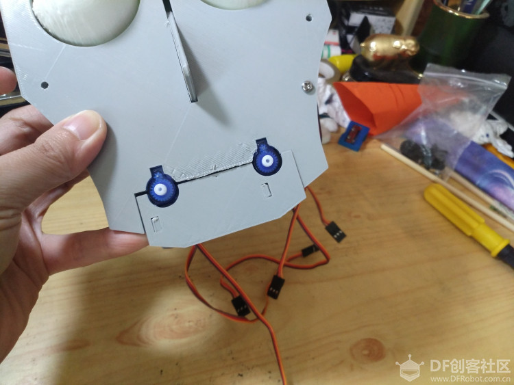 STEM教育 · Fritz表情机器人：实现眨眼、动嘴、动眉毛等特效_image_33.webp
