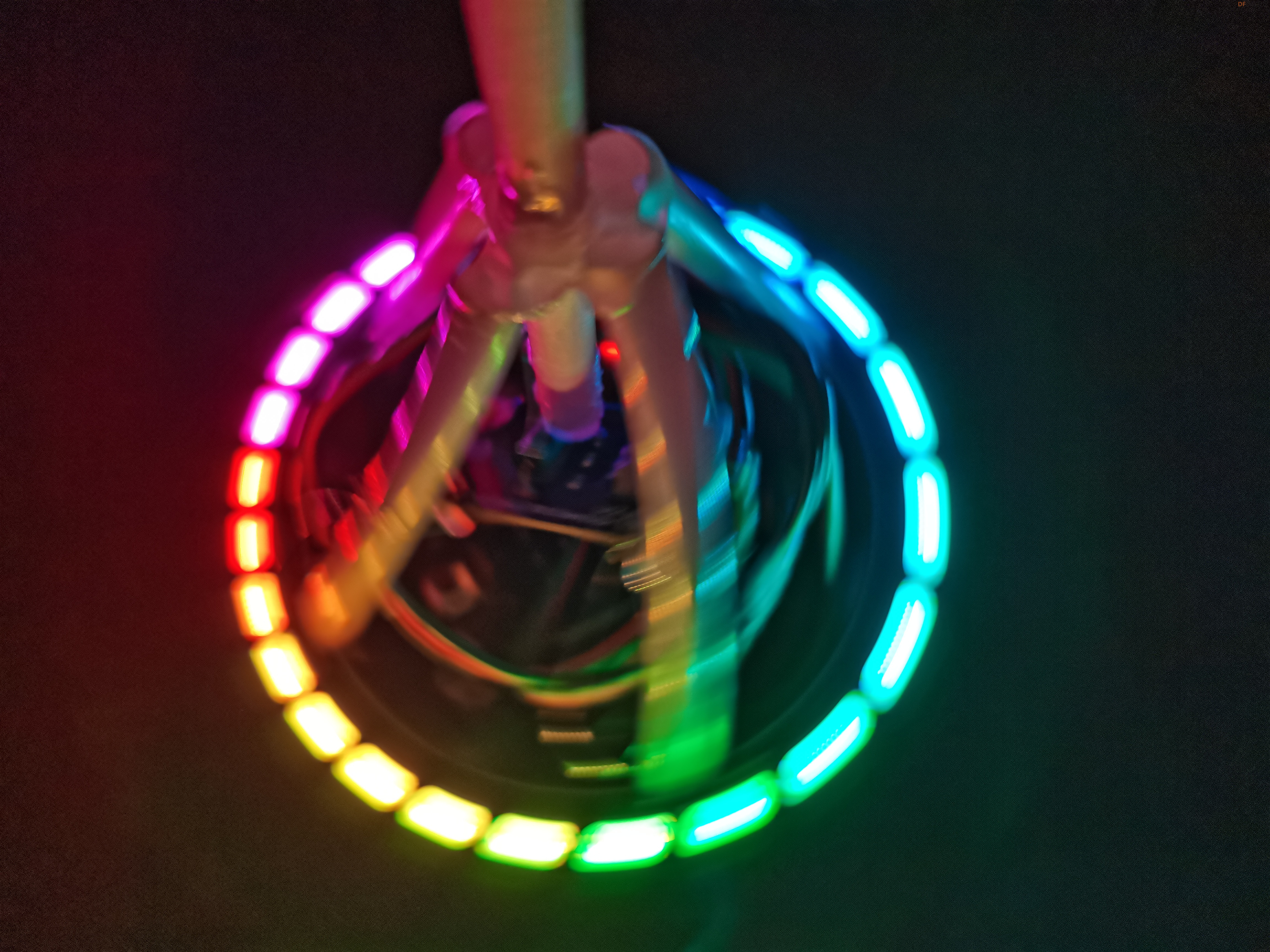 STEM教育 · 七彩陀螺：micro:bit制作的童年回忆_image_3.webp