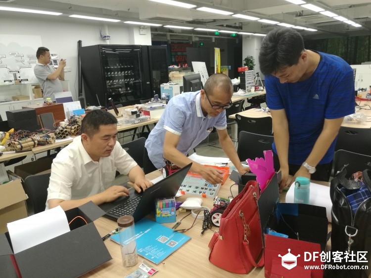 安防巡逻机器人 · 自动巡线与温度监测_image_6.webp