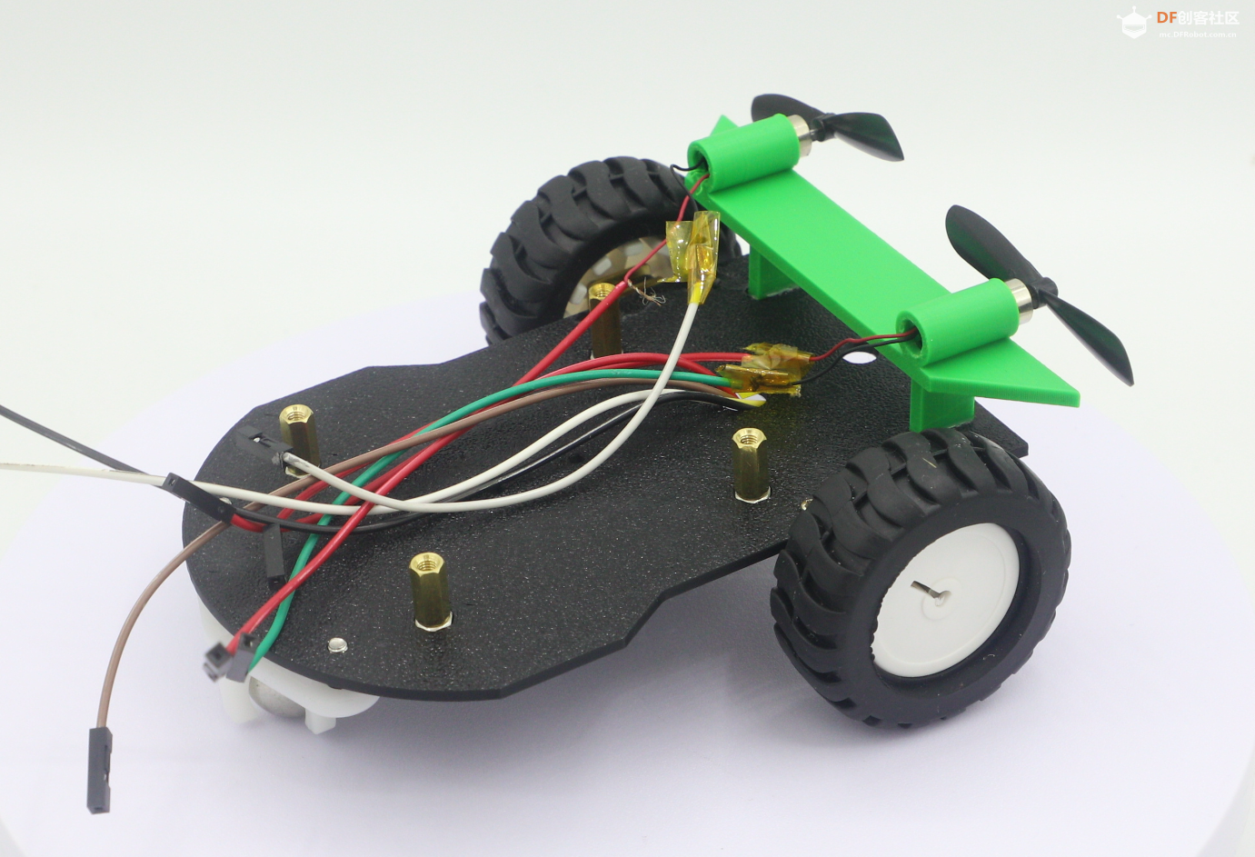 STEM教育 · FireBeetle 2 ESP32 C6 体感控制飞行汽车_image_6.webp