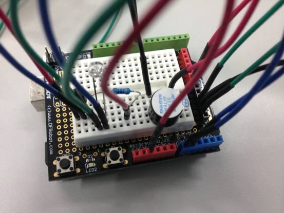STEM教育 · 用LM35和光敏电阻实现植物生长环境监测_image_3.webp