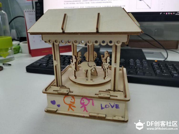 亲子DIY · 七彩旋转木马音乐盒：3小时完成的情侣或亲子拼装礼物_image_3.webp