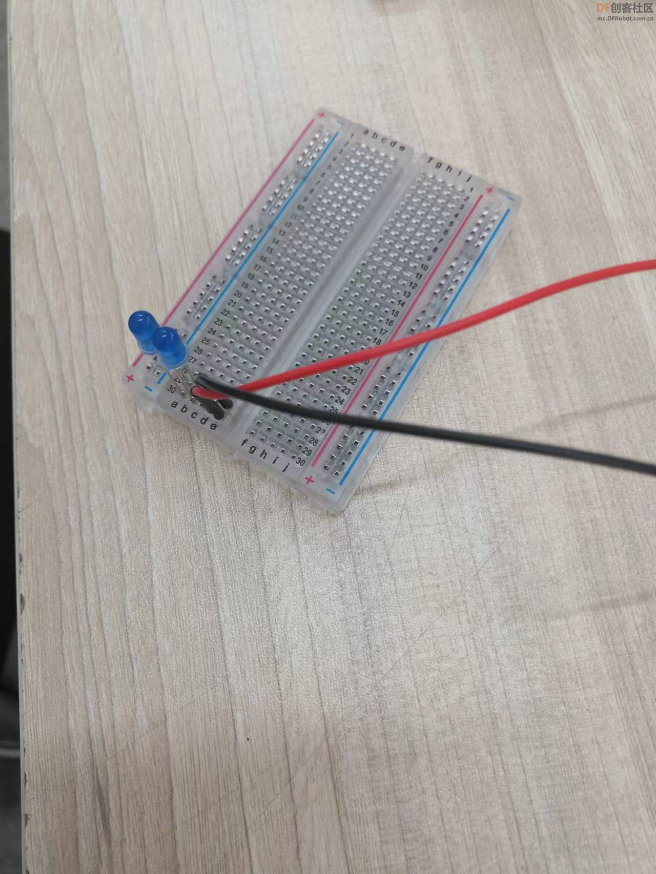 编程启蒙 · 直插式LED灯在面包板上的编程_image_3.webp